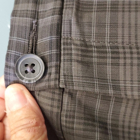 HAGGAR, dark plaid mens shorts, size 40, stretch waist. 100% polyester. - Picture 3 of 10